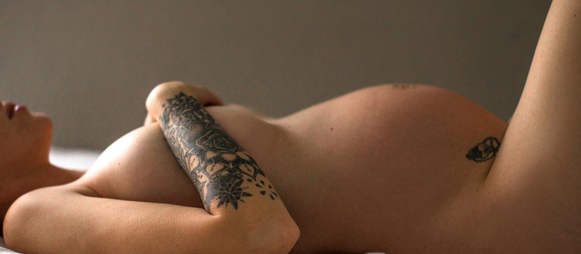 Tatouage dans le bas du dos : peut-on faire une péridurale ? Tatouage dans le bas du dos : peut-on faire une péridurale ?